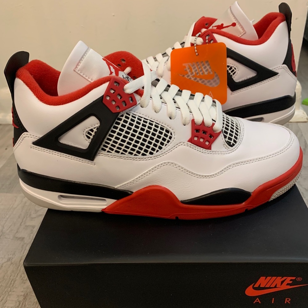 Jordan retro 4 fire red size 9